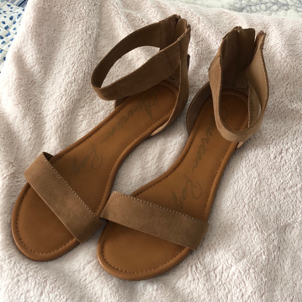 American Rag flats, women